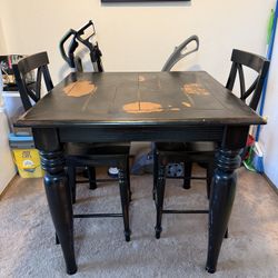 Dining Table + Chairs 