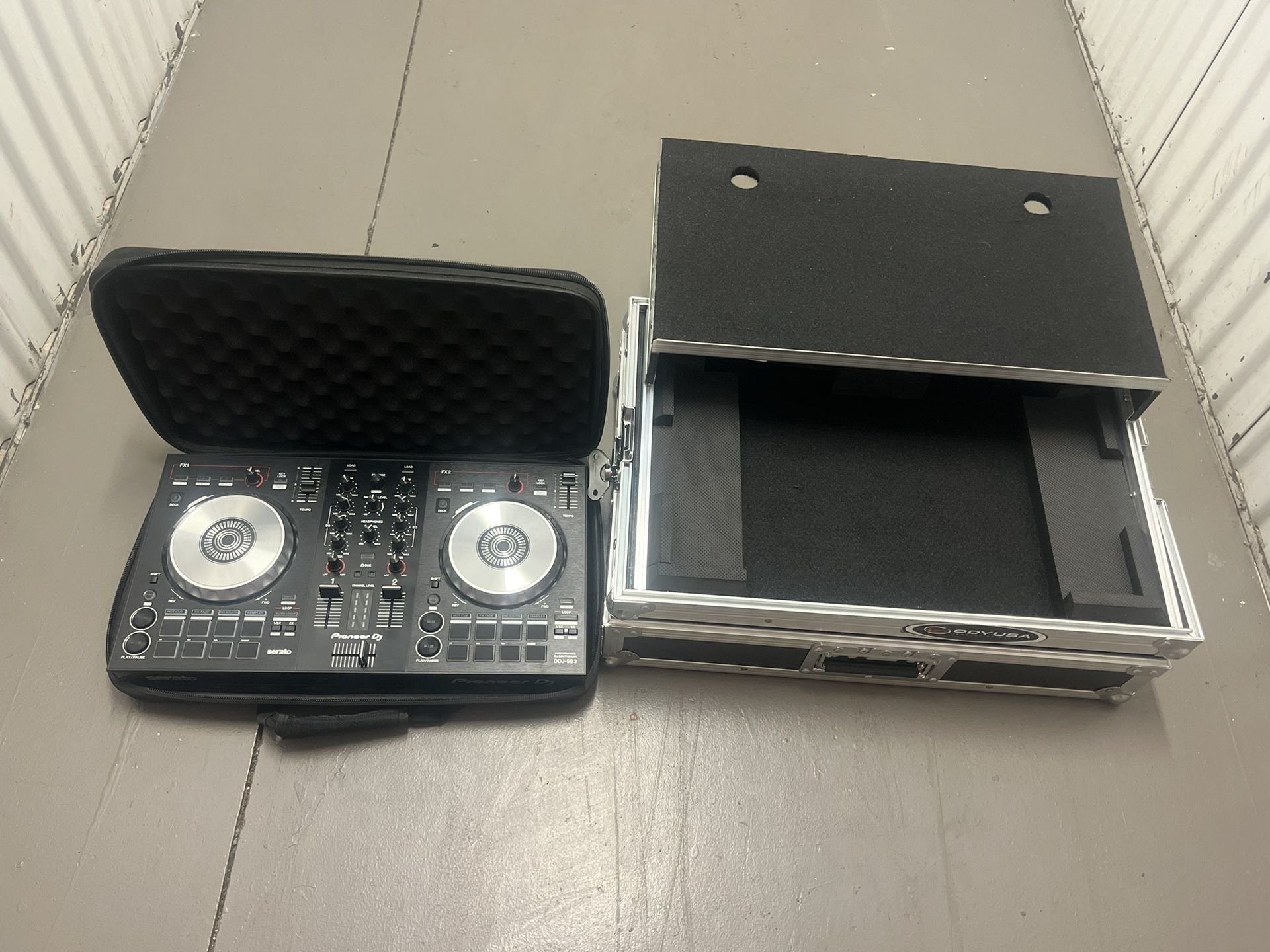 PIONEER DDJ SB3 + 2 Cases Bundle