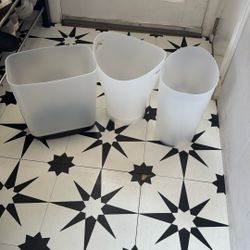 Plastic Trash Cans 