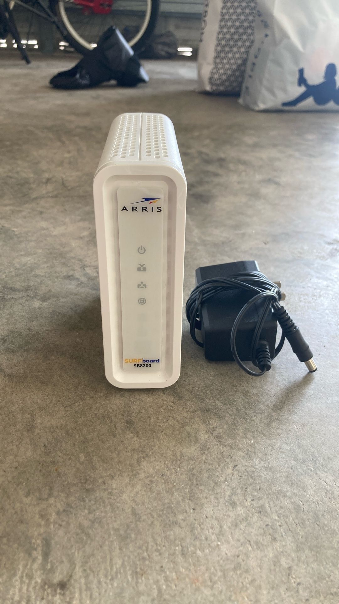 Modem- Arris SB8200 Surfboard DOCSIS 3.1