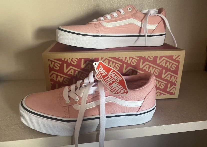 new kids size 3 pink vans
