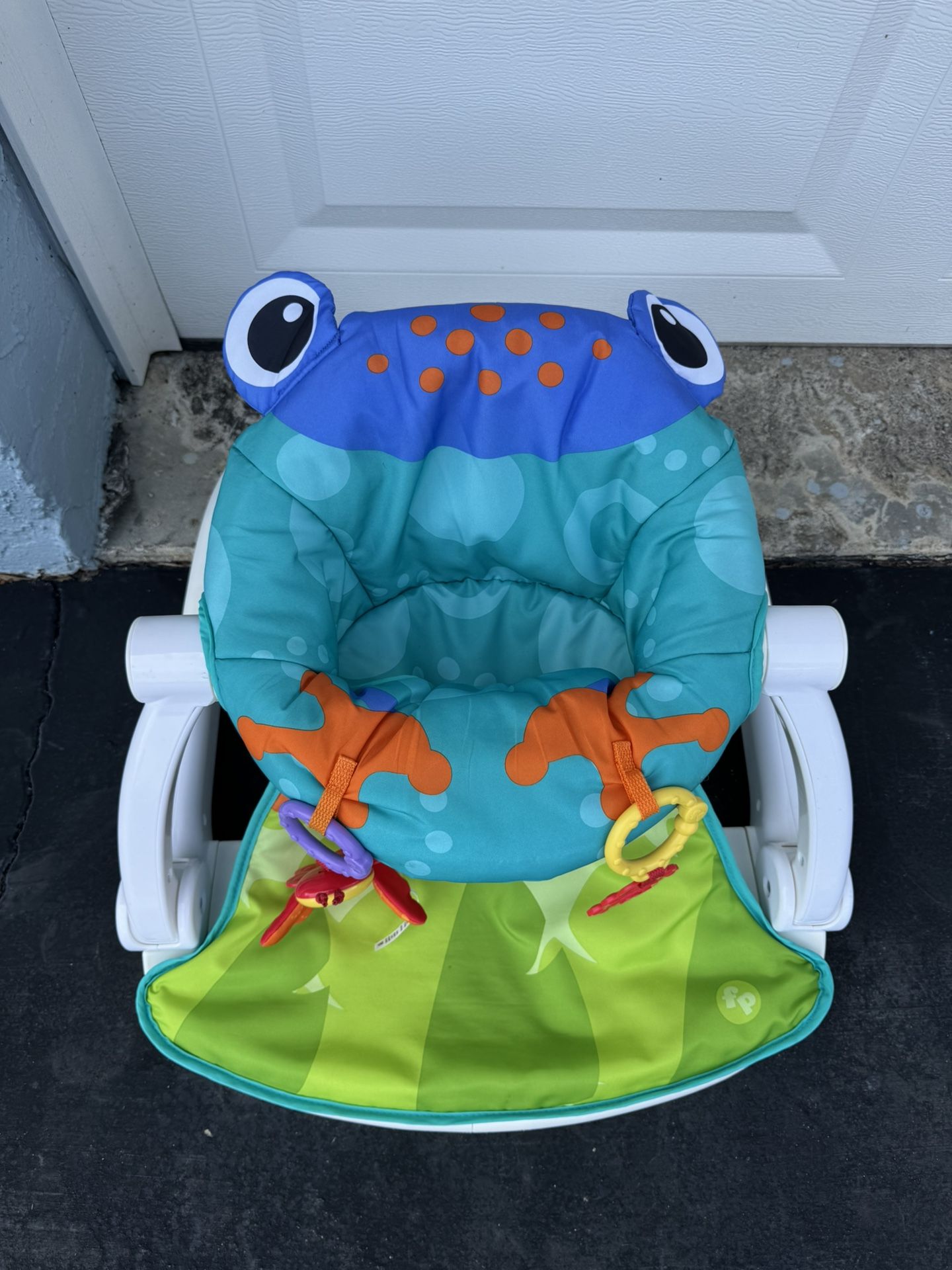 Fisher-Price Portable Baby Chair Sit-Me-Up Floor Seat with Developmental Toys & Machine Washable Seat Pad, Froggy Location new port Richey