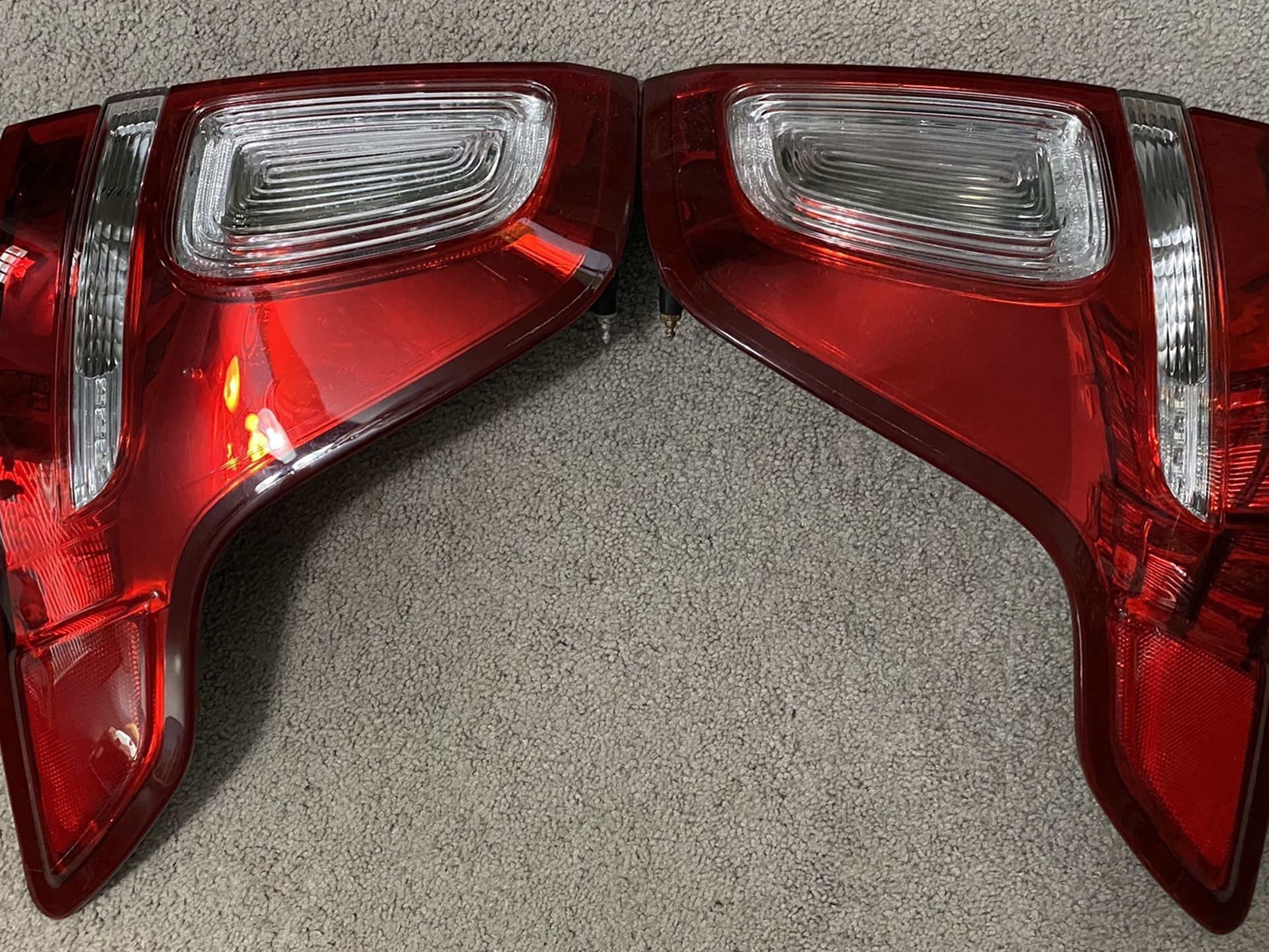2011-2015 Ford Explorer Headlights and Taillights