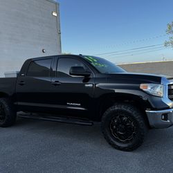 2015 Toyota Tundra Crew Max SR5 4x4 w/ 140k miles