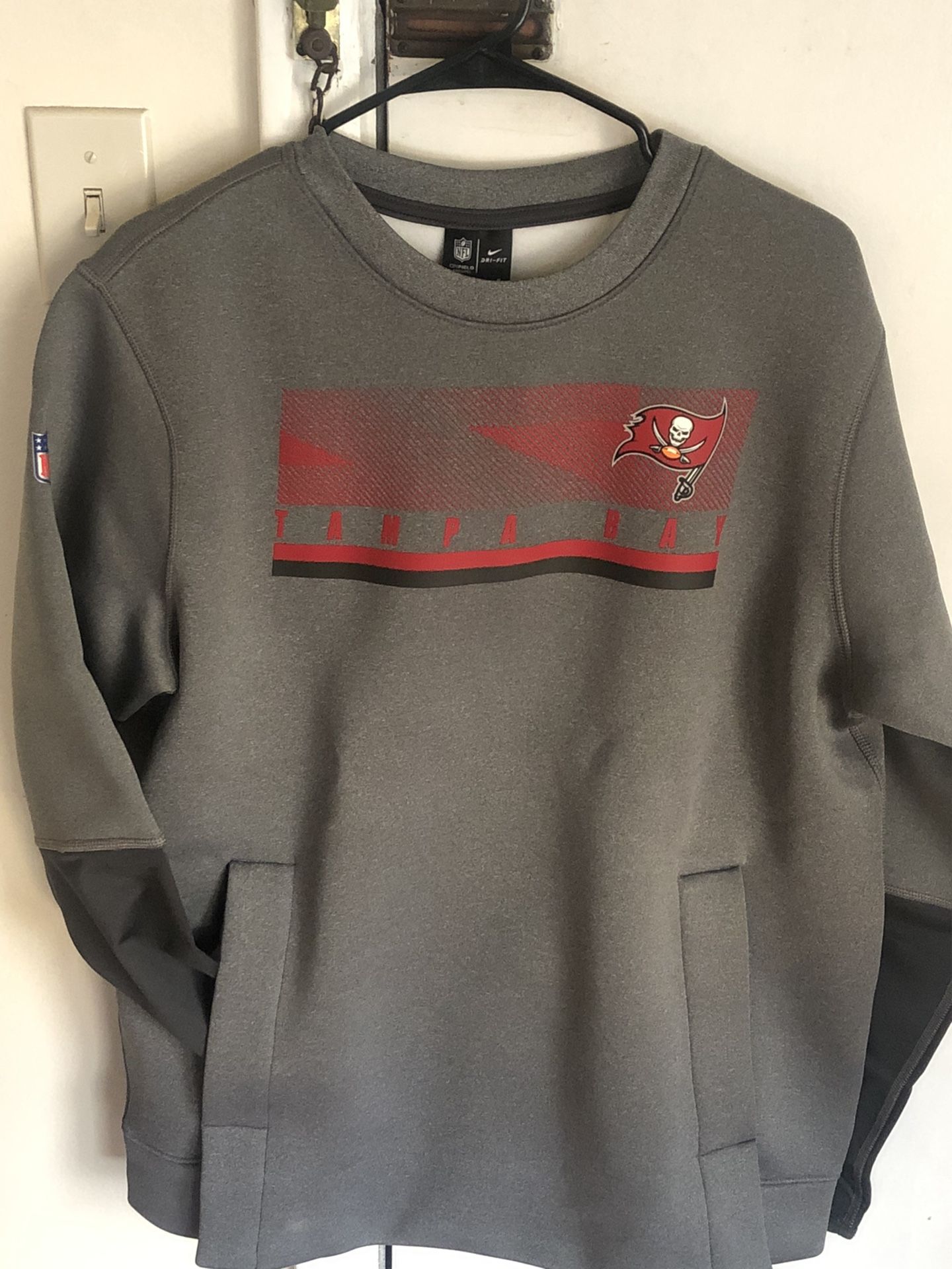 Tampa Bay Buccaneers Nike Men’s NFL Crew Sweatshirt M