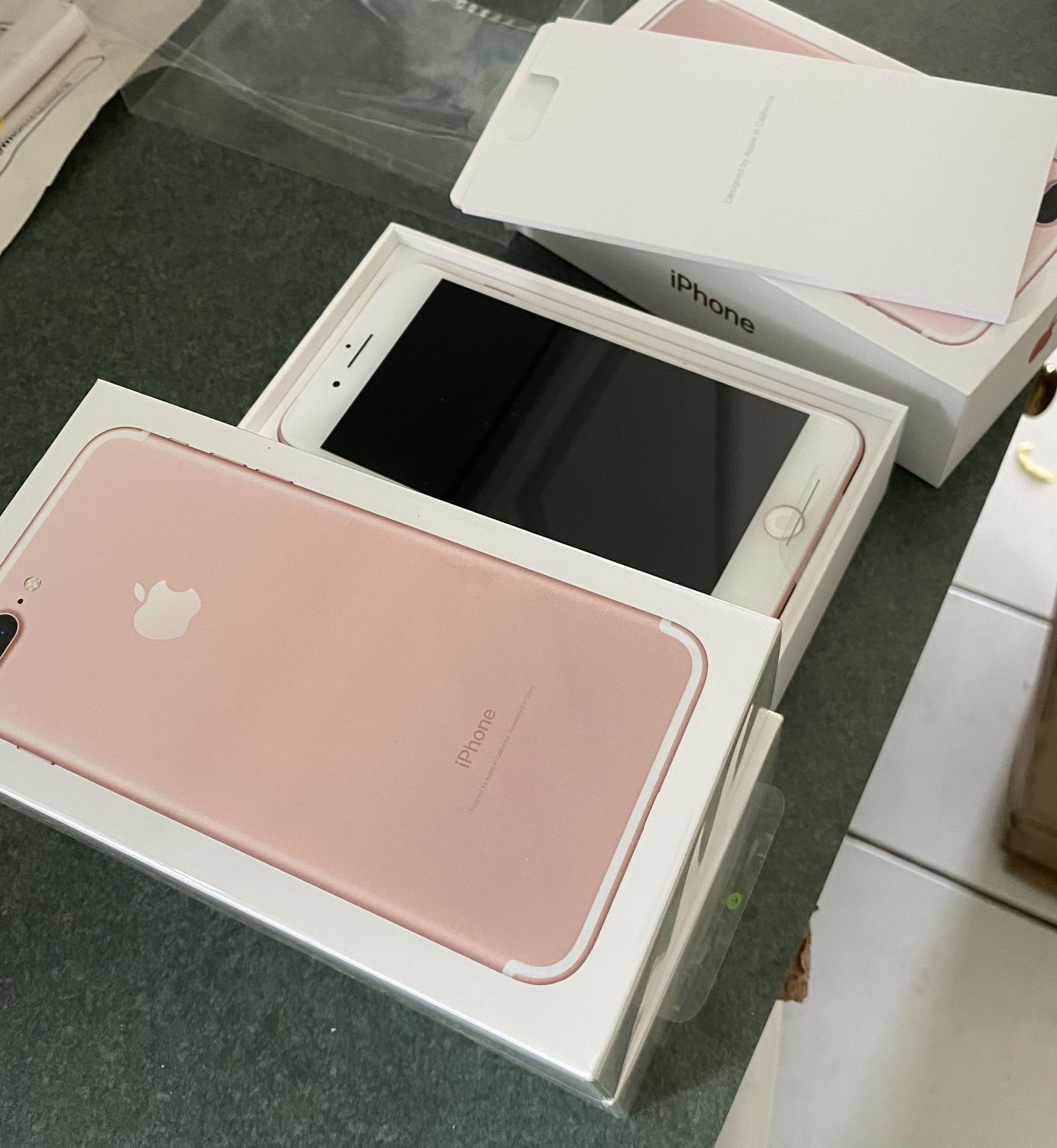 Apple iPhone 7 ローズゴールド 32GB ＊箱付き、一部付属品あり Amazon