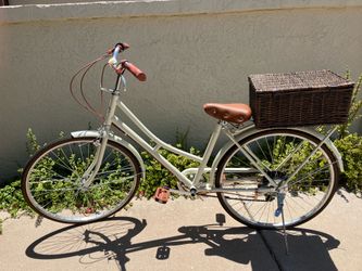 Bike w/ picnic basket