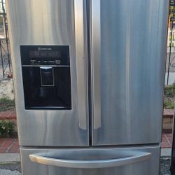 30” Wide Refrigerator Like New 