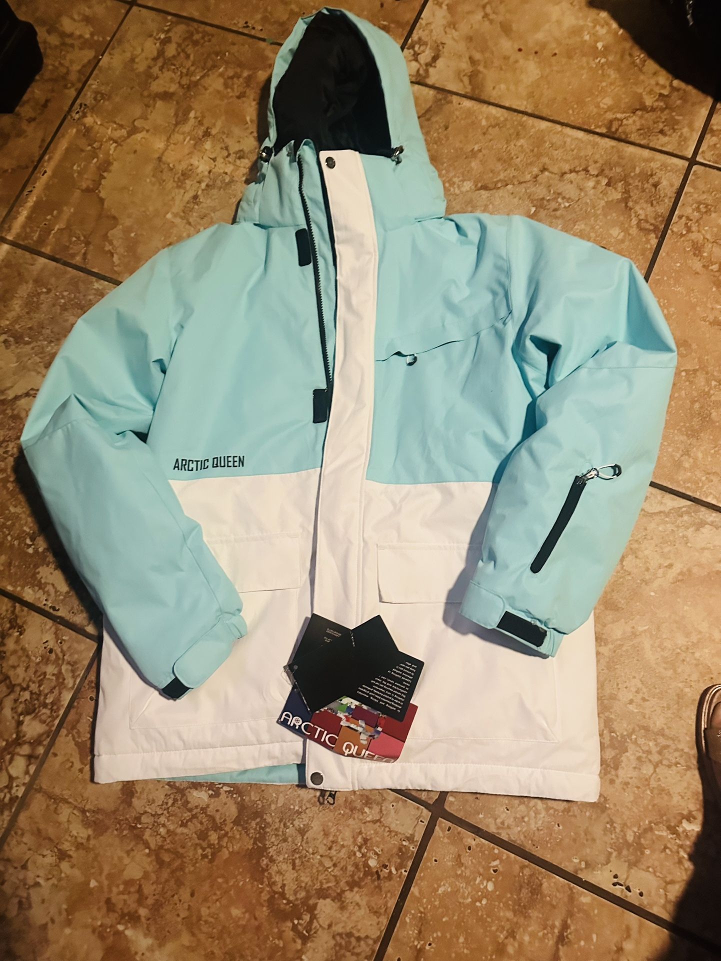 Snow JACKET AND NEW PANTS Size L. Women