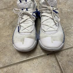 Kids Size 4 Steph Curry Shoes 