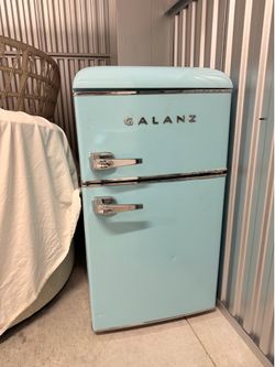 Galanz  college dorm mini fridge