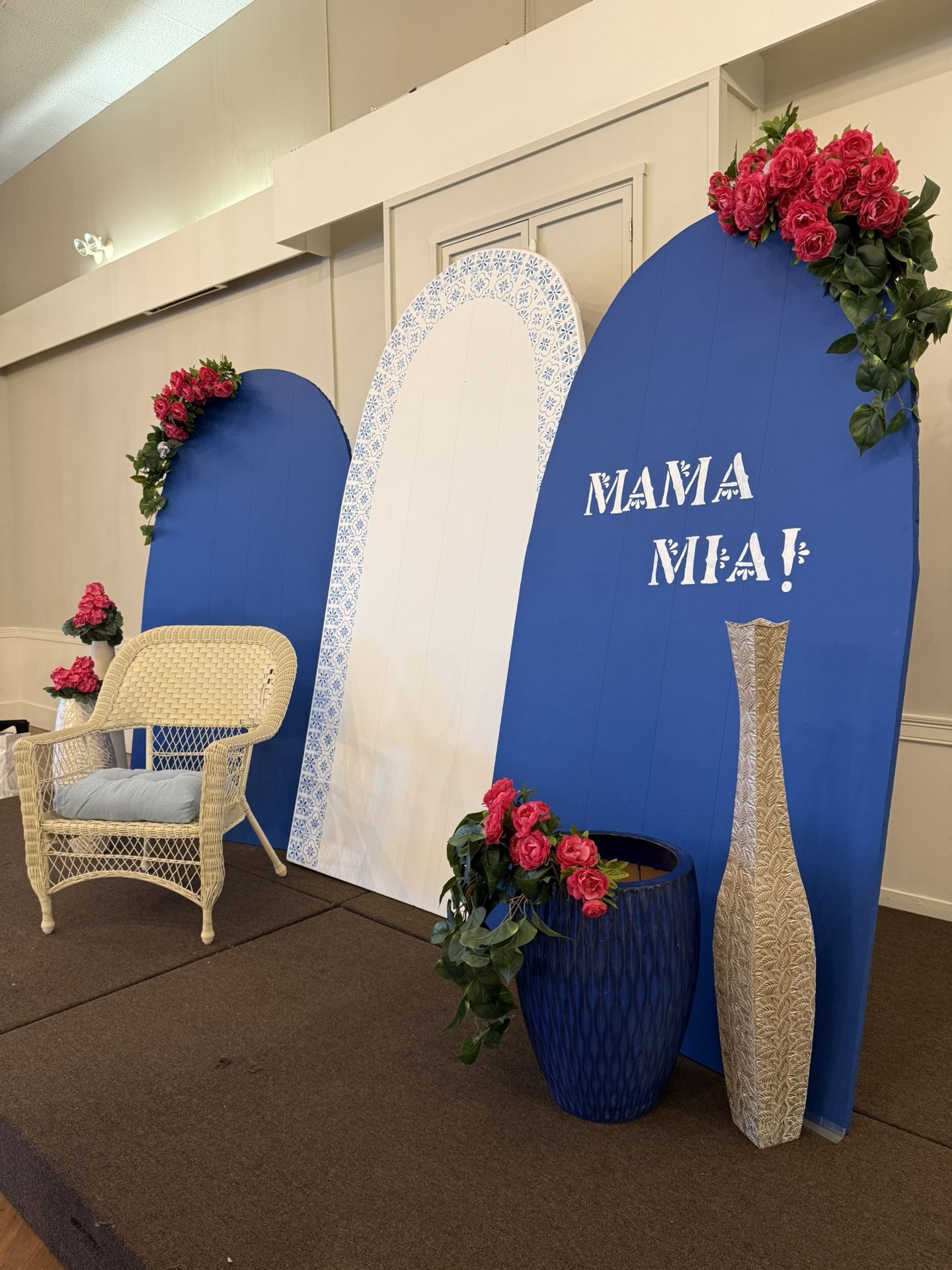 Mama Mia Background
