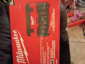 M18 MILWAUKEE vacuum tool only $129