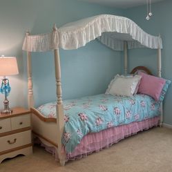 Twin Canopy Bedroom Set