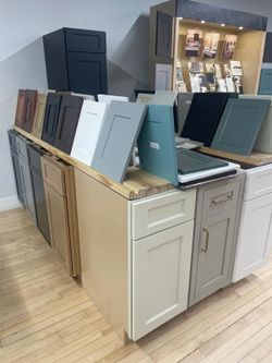 Modern Kitchen Cabinets – Soft Close Shaker Style | Multiple Colors Available