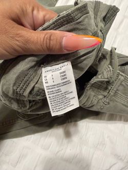 Woman’s American eagle straight leg cargo pants