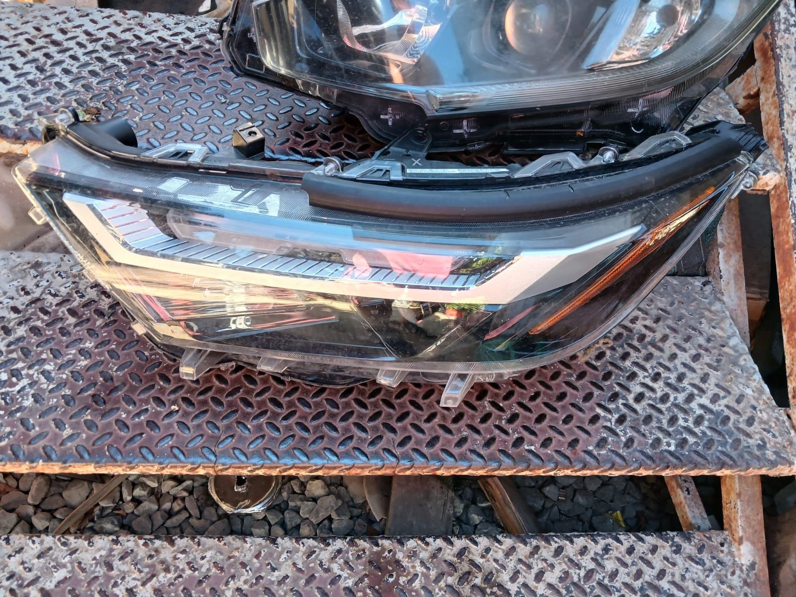 Left Headlights Toyota RAV4 2022/2024