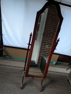 Mirror Stand with Jewelry Storage