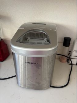 Frigidaire ice making machine