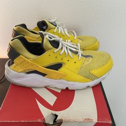 Nike Huaraches Yellow