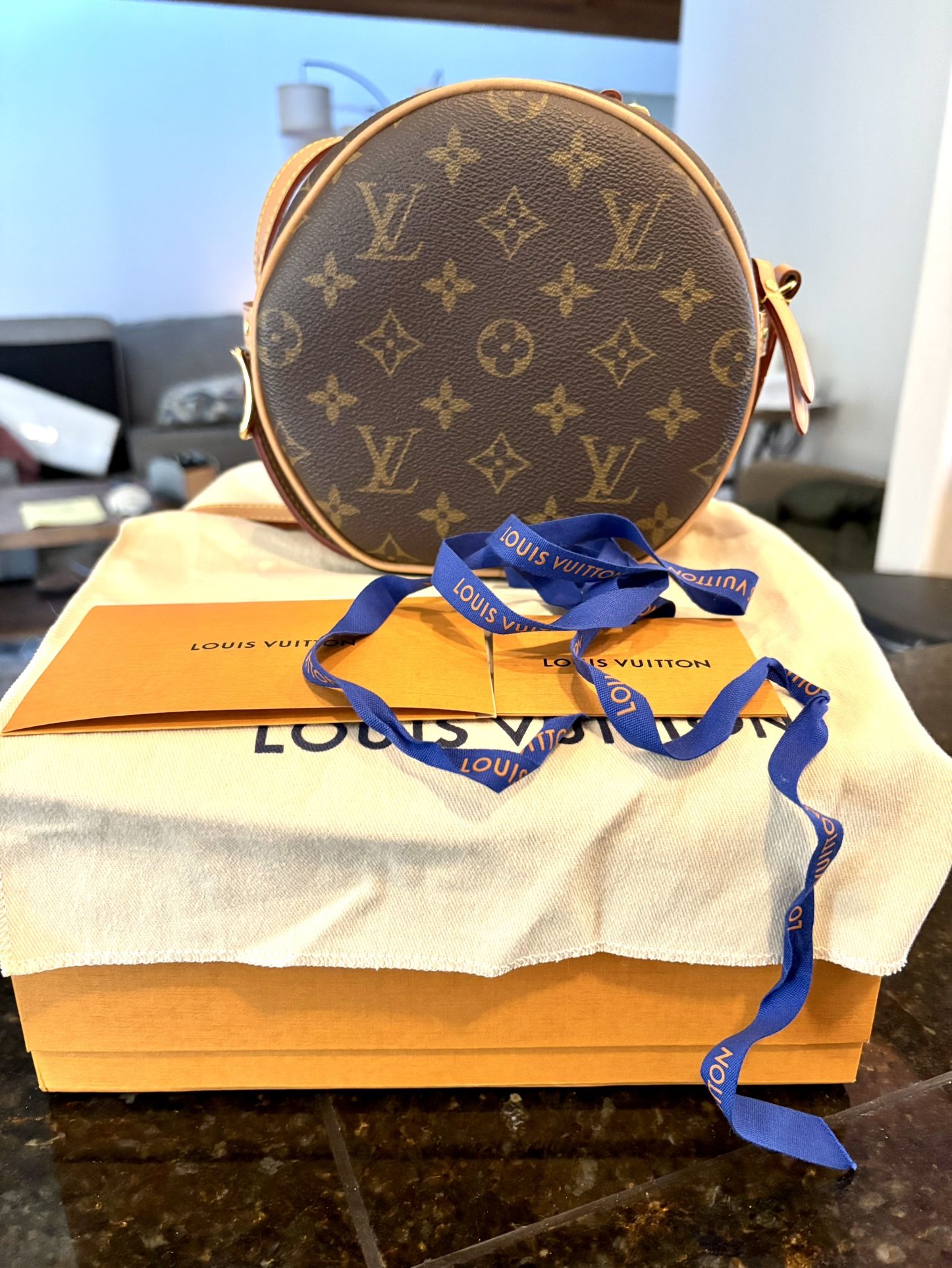 Louis Vuitton Boite Chapeau Souple Monogram pm Brown Shoulder Bag 2170