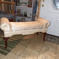 Victorian Style Bench Opens For Storage