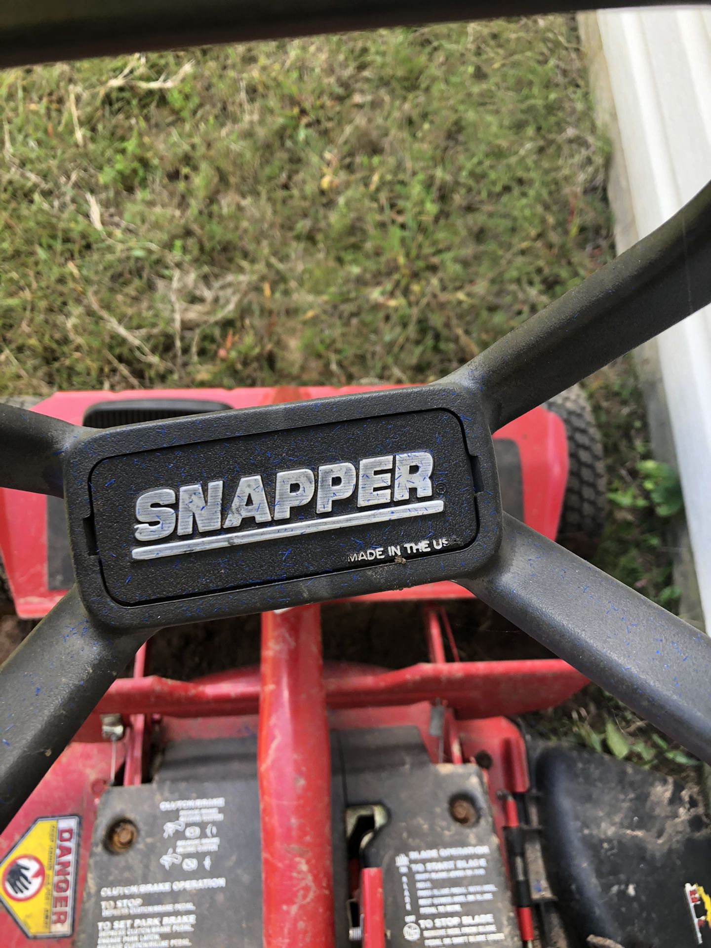 Snapper Riding Lawn Mower (Needs Fixing)
