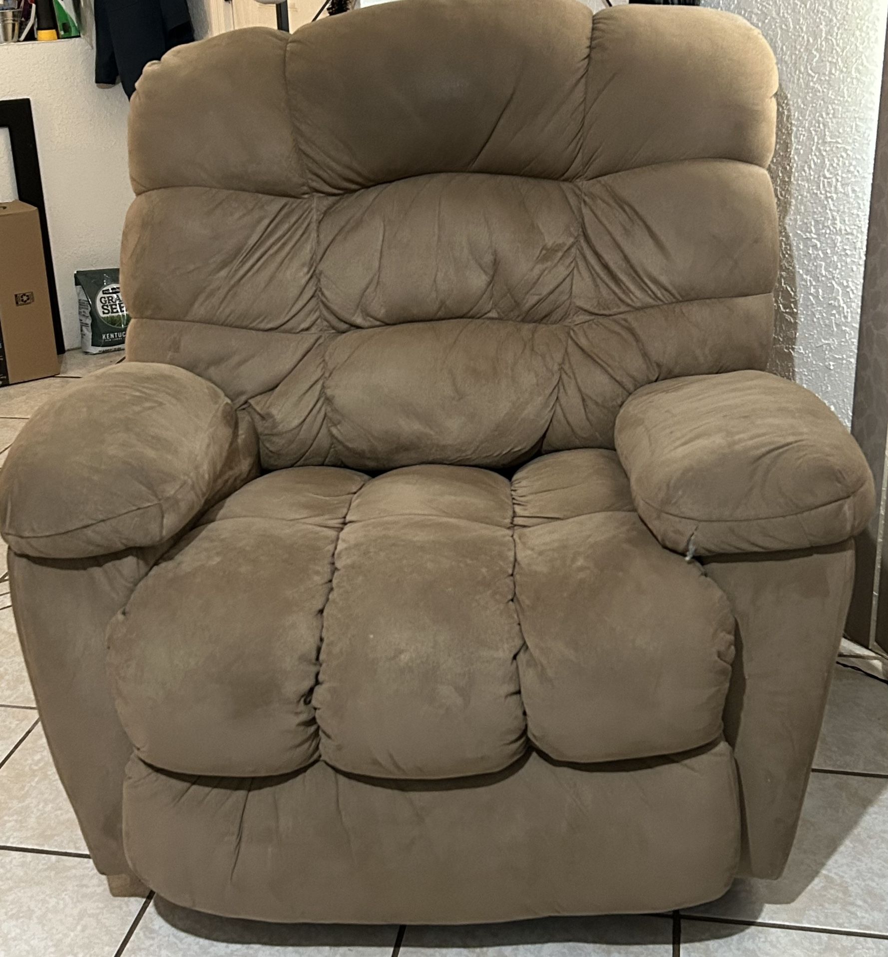 COMFORTABLE RECLINER