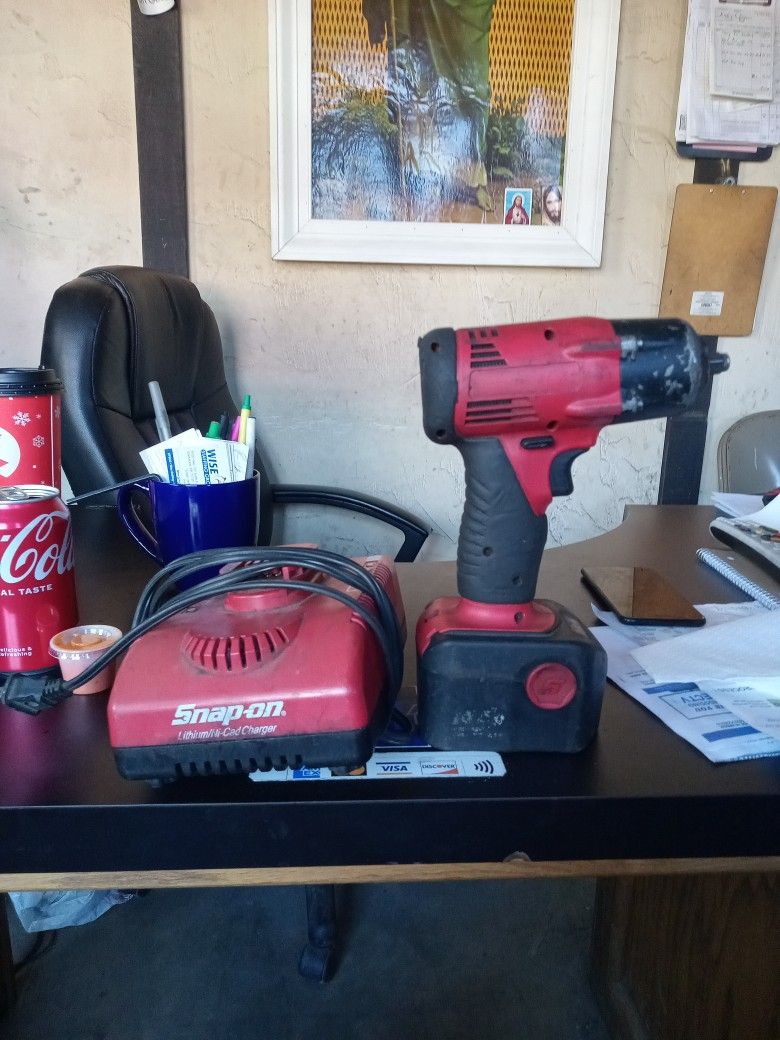 Snap-on 3/8 Impact Battery Charger Included