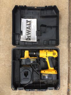 Dewalt 18-volt drill 2 batteries charger and case.