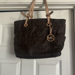 Michael Kors tote Bag In Good Shape