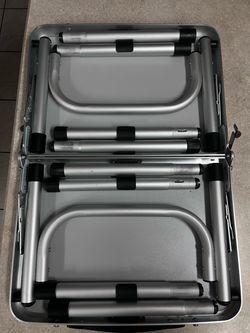 Folding table
