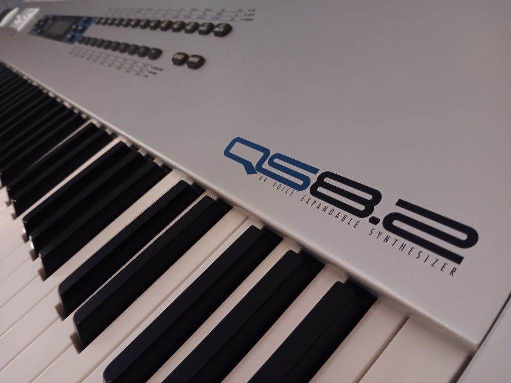 Alesis QS 8.2 Expandable Synthesized Like New