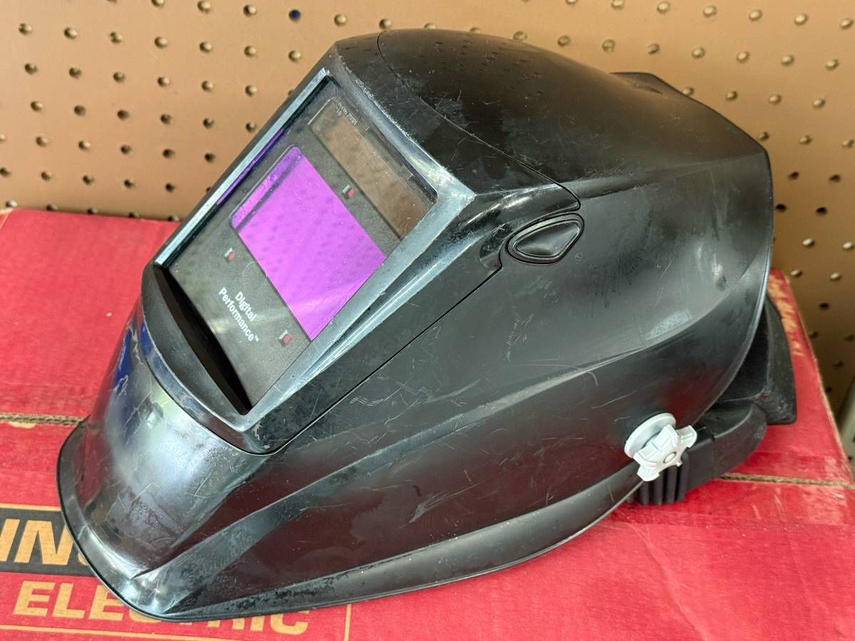 Miller Digital Performance Auto Darkening Welding Helmet
