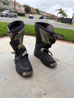 Racing boots size 8