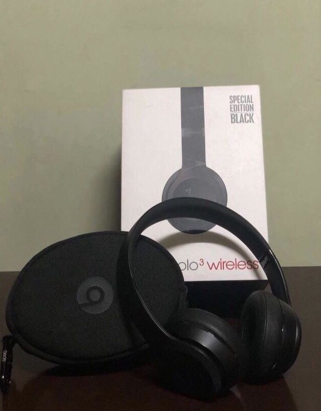 BEATS SOLO3 WIRELESS HEADPHONES Like New.