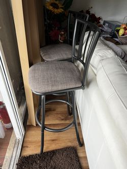 2 Barstools