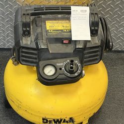 DeWalt 6 Gal. 165 PSI Compressor (FOR PARTS OR REPAIR)