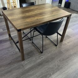 Dining Room Table And Chairs 