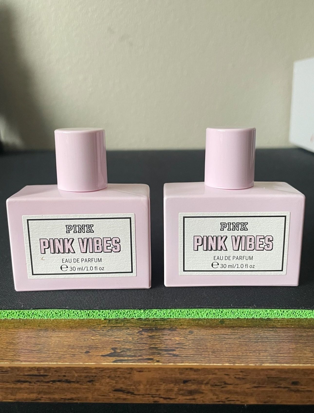 Perfume Victoria's secret Pink Vibes Amber
