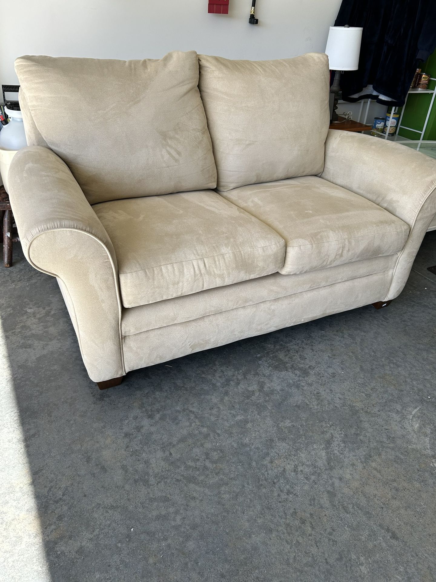 Lazy Boy Loveseat 62” Long for Sale in Winstonsalem, NC OfferUp