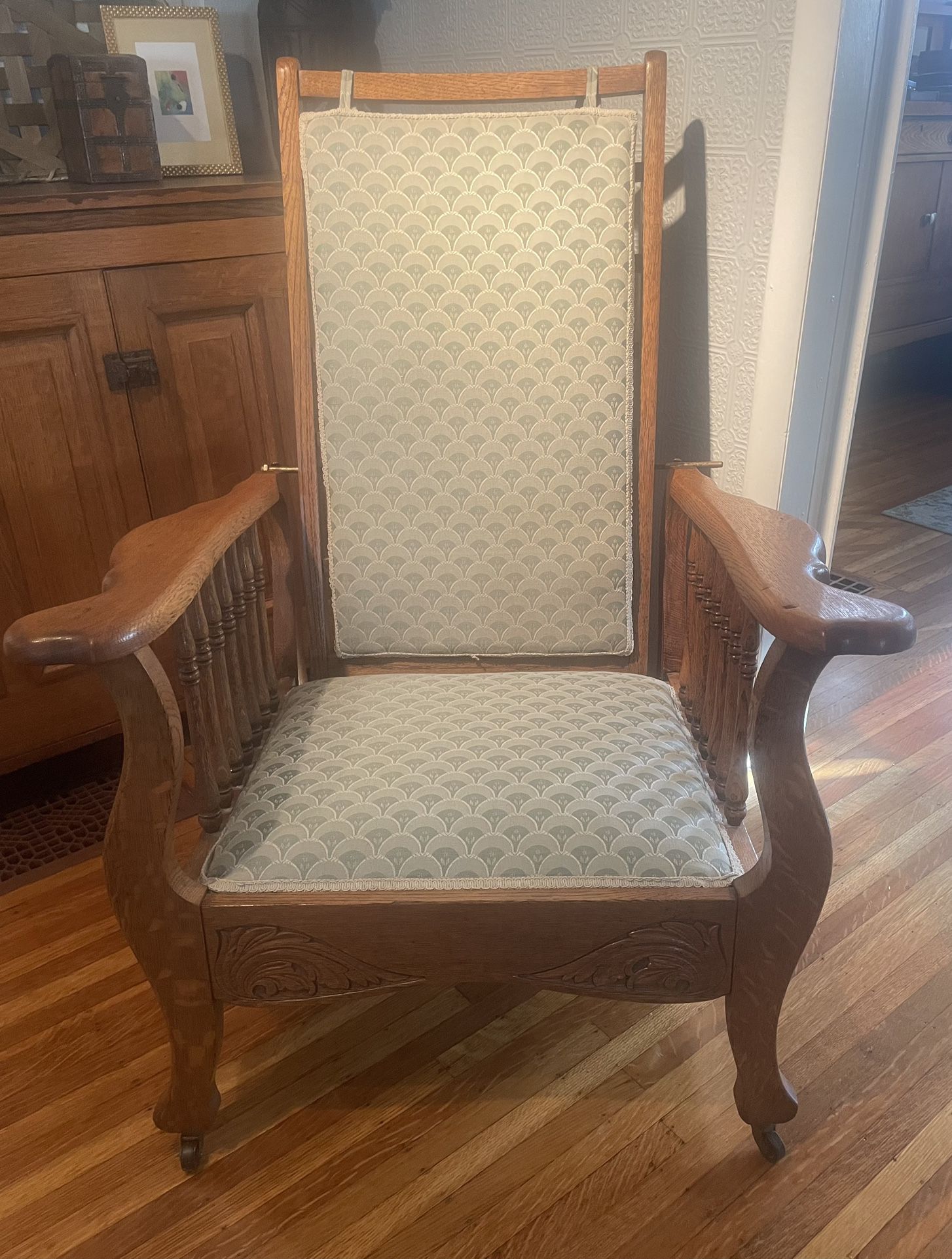 Vintage Antique Morris Recliner Chair.  Oak