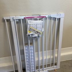 Cumbor Adjustable Baby Pet Gate