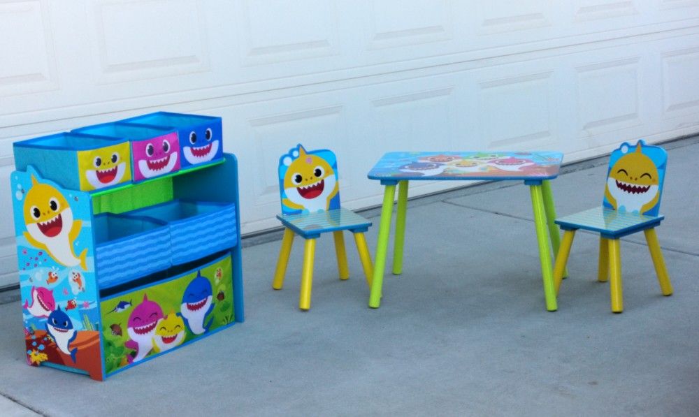 Baby Shark Table/2 Chairs
