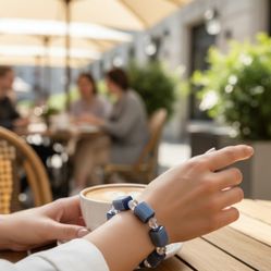 Geometric Modernist Blue Cat-eye Cubes Clear Crystal-like Beads Elastic Bracelet. This stylish bracelet features a modern, geometric design characteri
