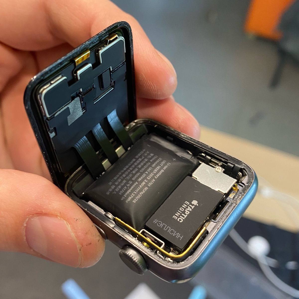 Apple Watch Battery Replacement (Swollen/Dead Battery Fix) 🔋⌚