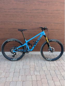 2024 Pivot Switchblade (Large)