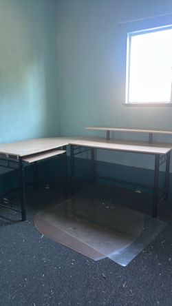 Corner desk
