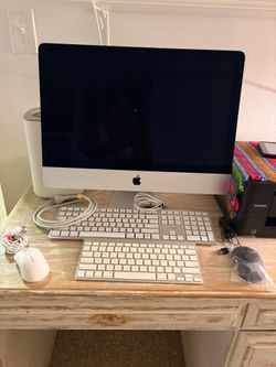 Apple iMac Desktop Computer 