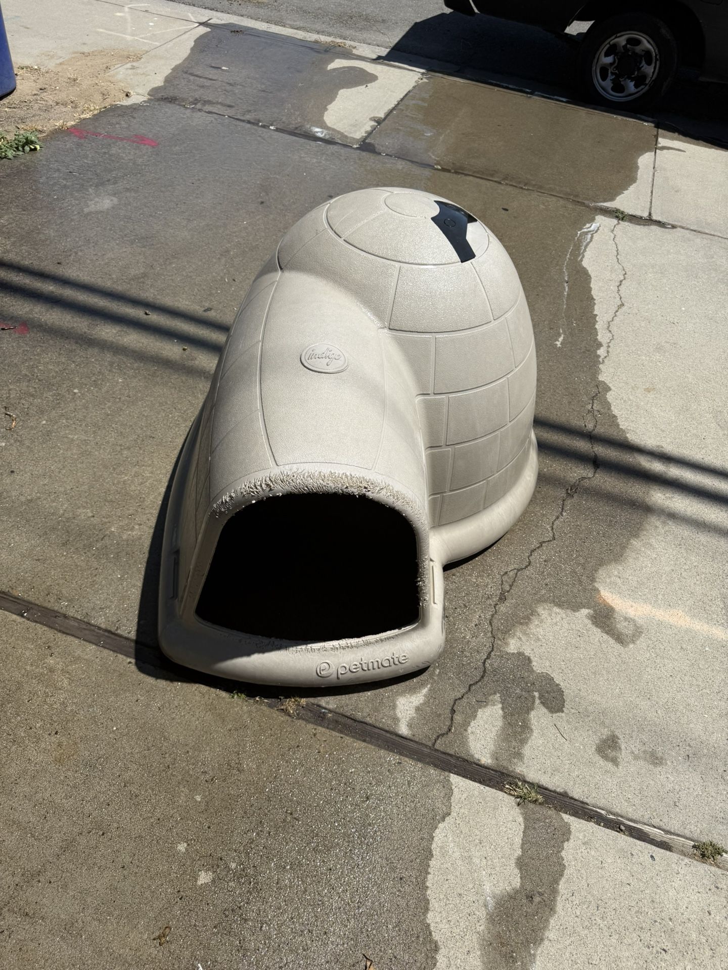 Used Petmate Dog House XL